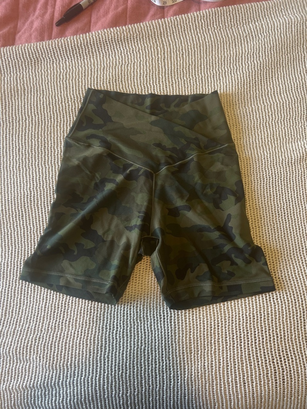 NWOT Offline By Aerie Olive Camo High-Rise Bike Shorts